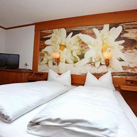 Hotel Lustiger Hirsch Akams Esterno foto