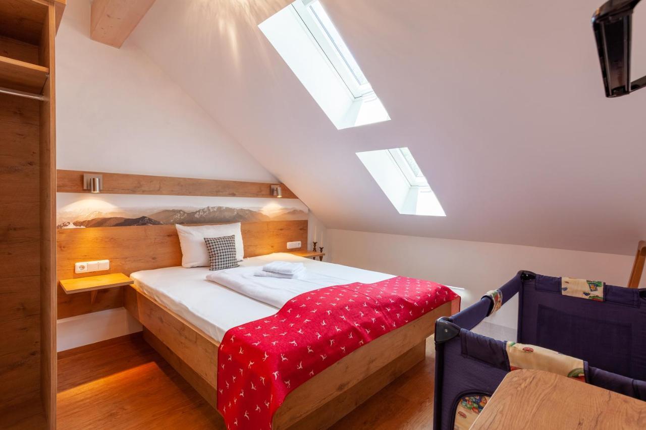 Hotel Lustiger Hirsch Akams Esterno foto