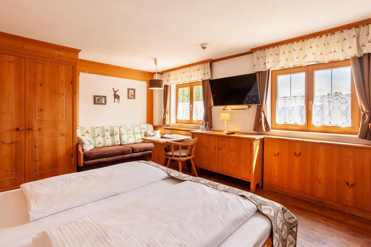 Hotel Lustiger Hirsch Akams Esterno foto