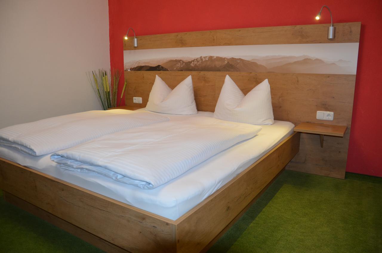 Hotel Lustiger Hirsch Akams Esterno foto