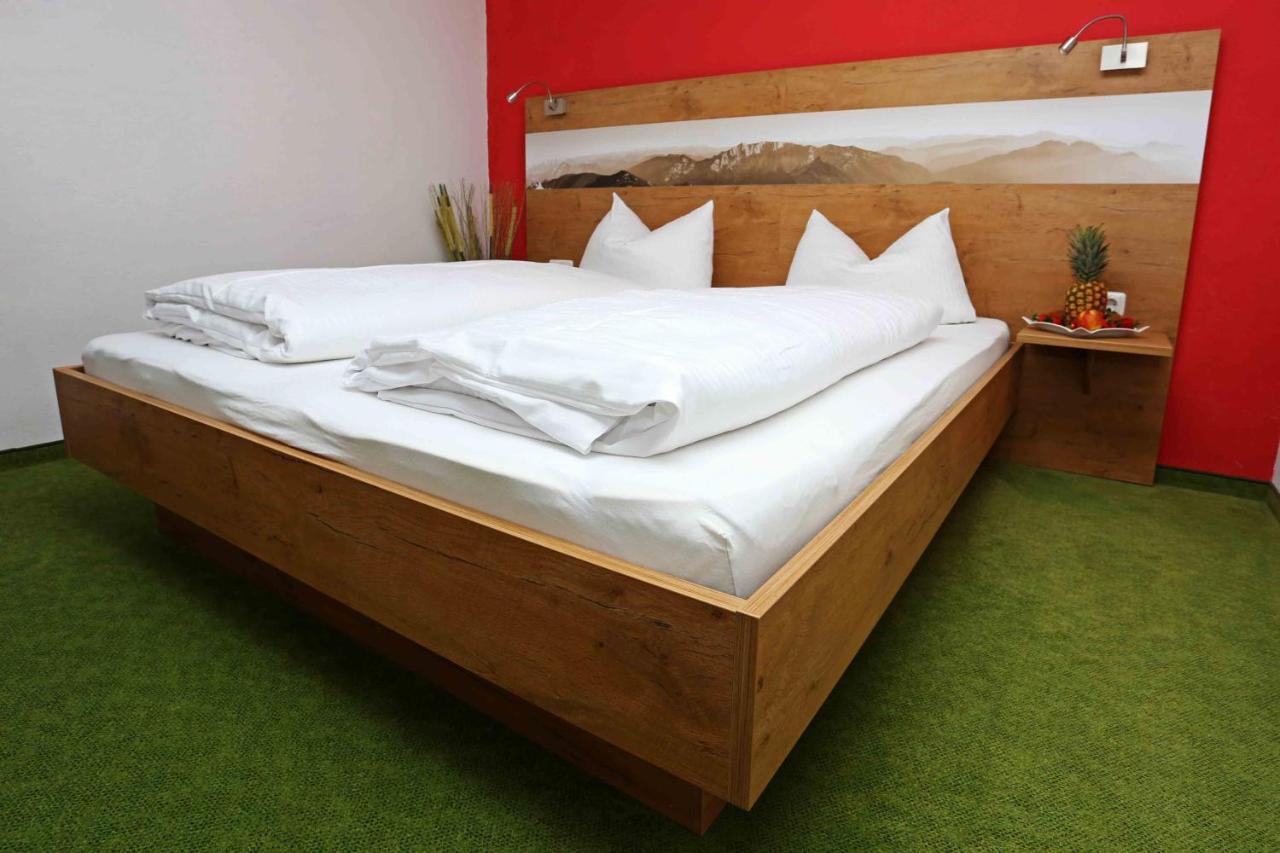 Hotel Lustiger Hirsch Akams Esterno foto
