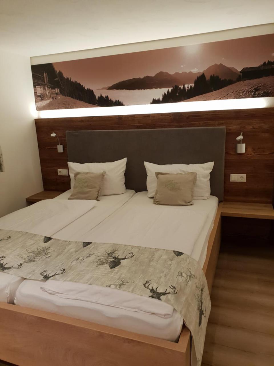 Hotel Lustiger Hirsch Akams Esterno foto