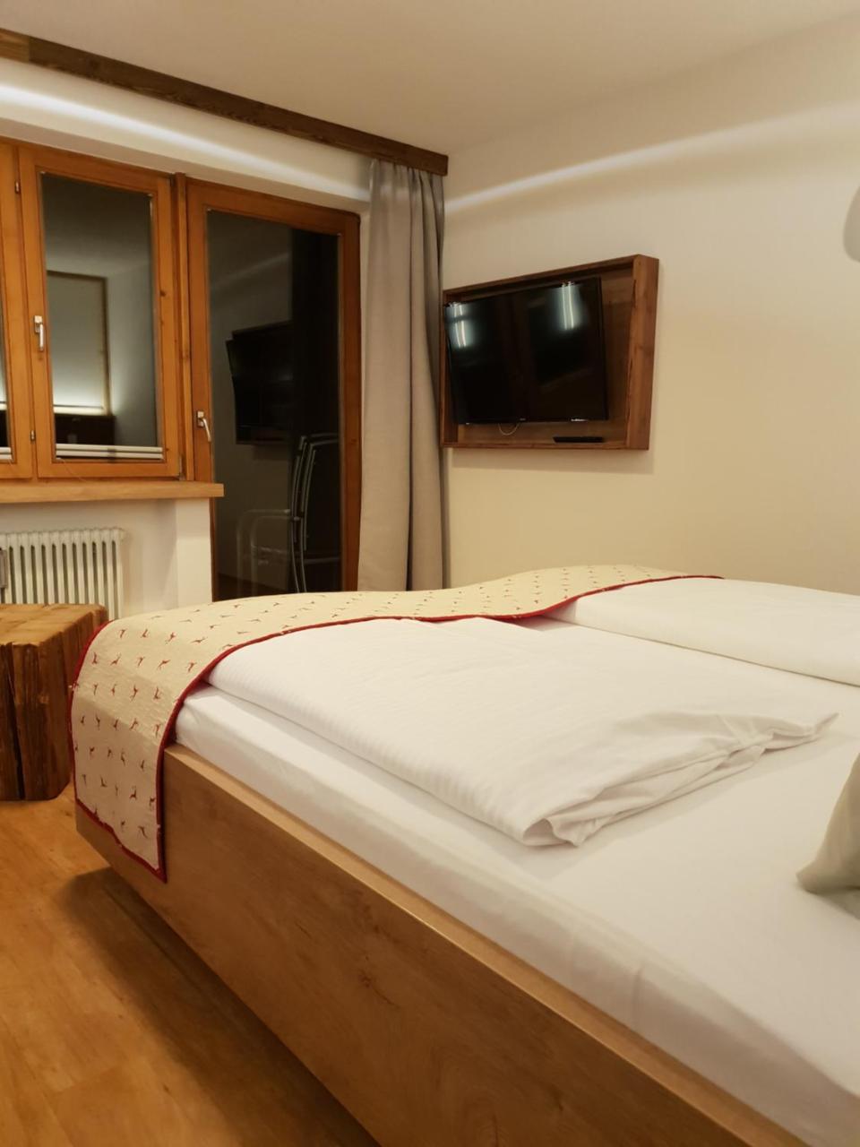 Hotel Lustiger Hirsch Akams Esterno foto